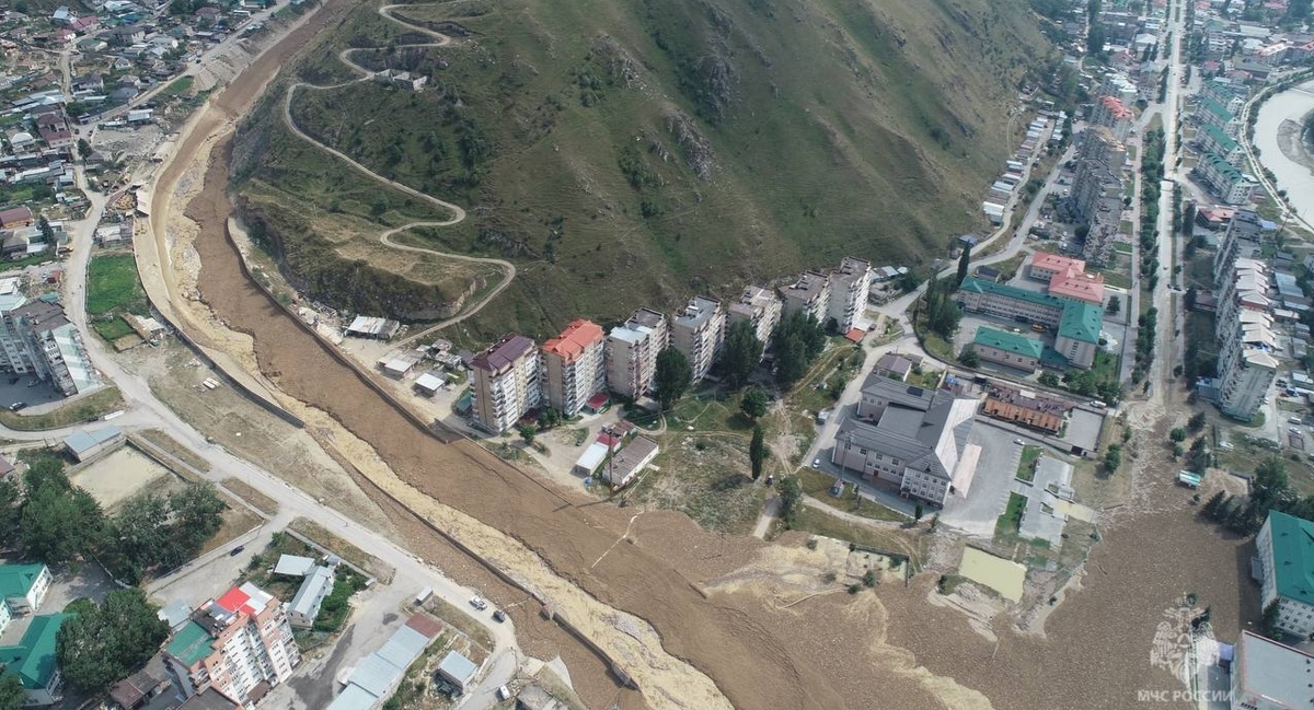 Последствия схода селя в Тырныаузе. Фото: МЧС https://t.me/mchskbr/7944