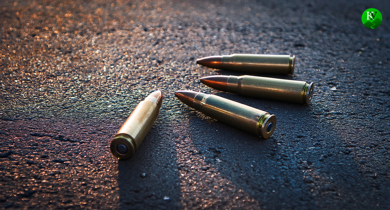 Патроны на асфальте. Иллюстрация создана "Кавказским узлом" с помощью ИИ в программе Copilot