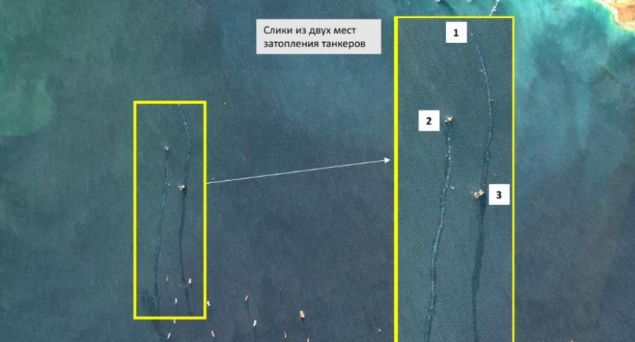 Слики из места затопления частей двух танкеров, спутниковый снимок от 31 июля. Скриншот фото из Telegram-канала Жоры Каваносяна от 05.08.25, https://t.me/ecozhora/5950