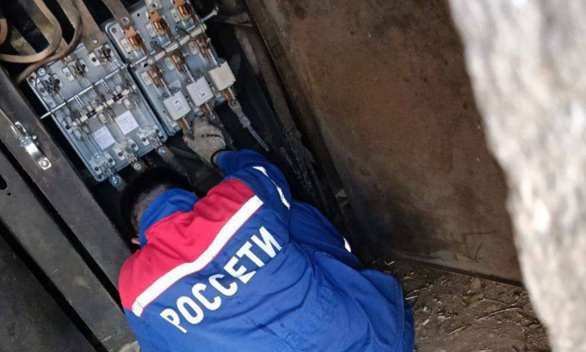 Ремонт оборудования в микрорайоне Редукторный. Скриншот фото Минэнерго Дагестана от 10.08.25, https://t.me/minenergo_rd/3815.