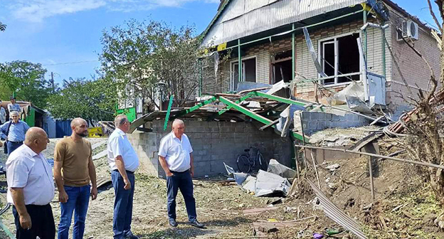 Разрушенный дом в селе Новобессергеневка в Ростовской области после атаки дронов. 26 августа 2025 г. Фото: Telegram-канал Василия Даниленко
