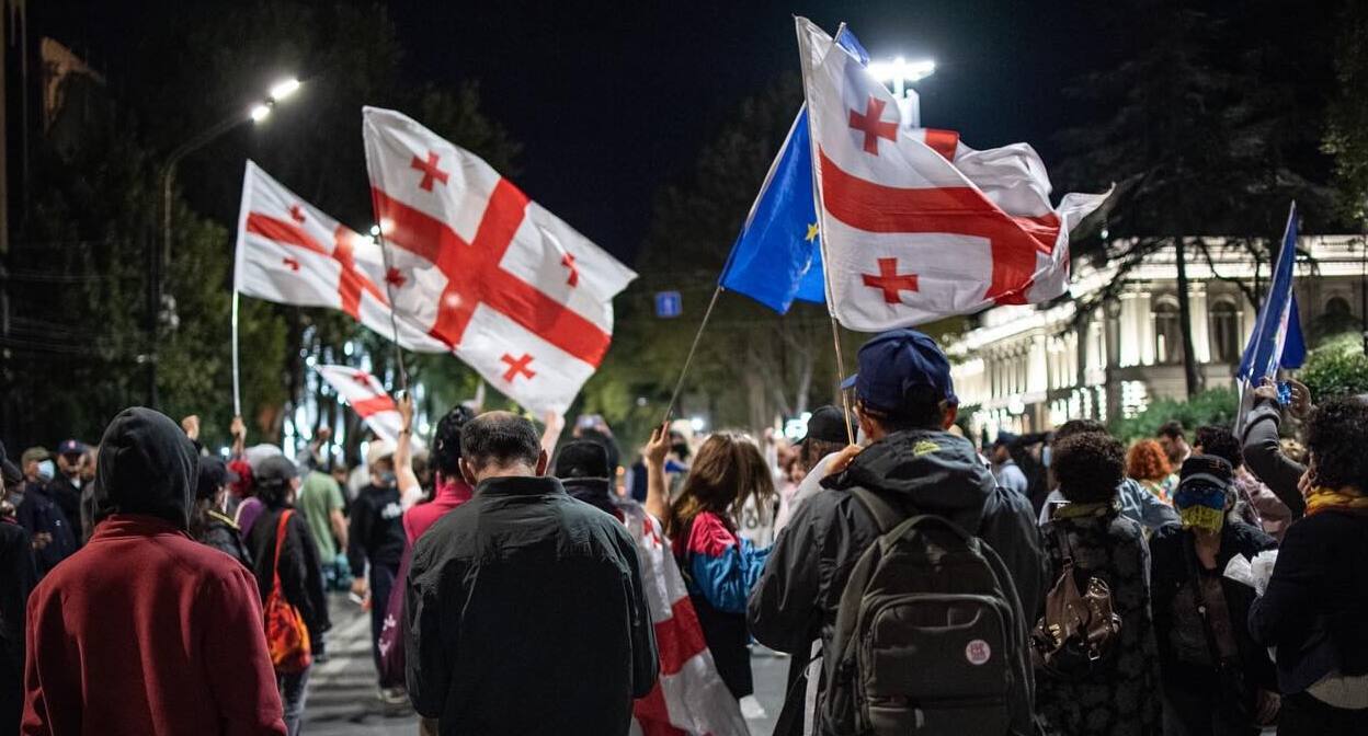 Протестующие на проспекте Руставели. Фото: Мариам Кавшбая / Publika