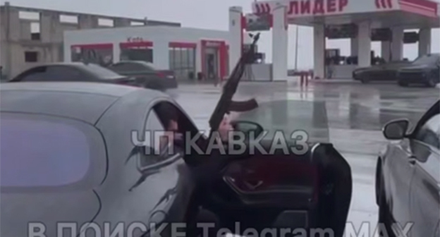 Автоматная стрельба на автозаправке в Ингушетии. 29 сентября 2025 г. Скриншот видео https://t.me/chp_kavkaz/24363