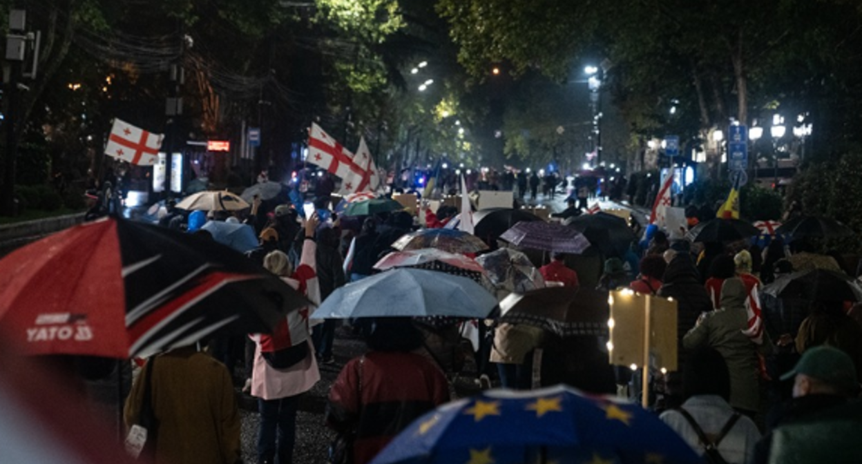 "Марш разгневанных женщин". Скриншот фото Publika от 01.10.25, https://www.facebook.com/photo/?fbid=1565380278194850&set=pcb.1565383571527854 (деятельность компании Meta, владеющей соцсетью, запрещена в России).