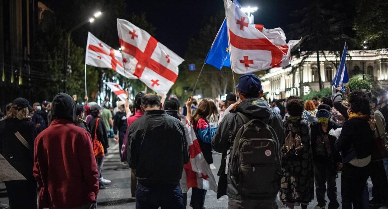 Протестующие на проспекте Руставели. Фото: Мариам Кавшбая / Publika