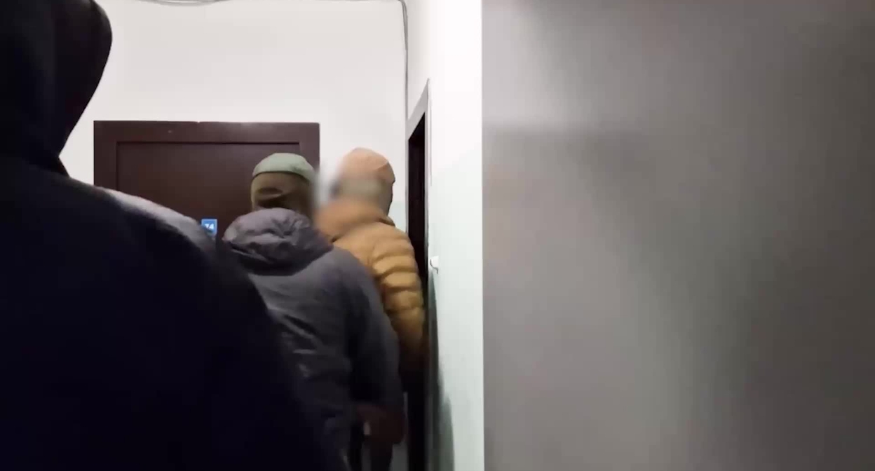 Задержание подозреваемого в подготовке теракта в синагоге Пятигорска. 6 октября 2025 г. Скриншот видео ФСБ России