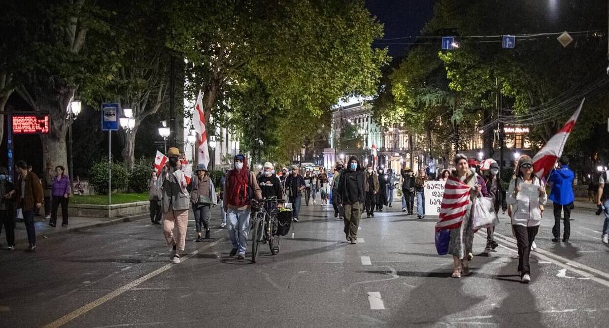 Активисты на проспекте Руставели. Фото: Мариам Кавшбая / Publika