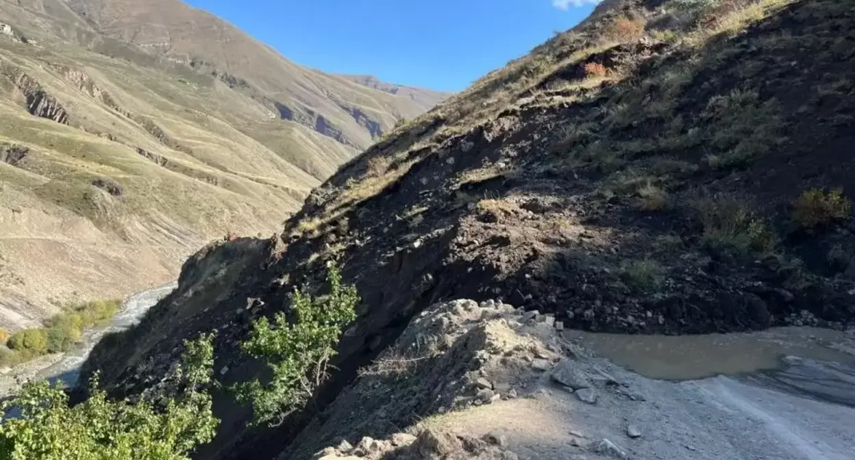 Оползень в Акушинском районе Дагестана. Фото: Telegram-канал "Dagpravda | Новости Дагестана"