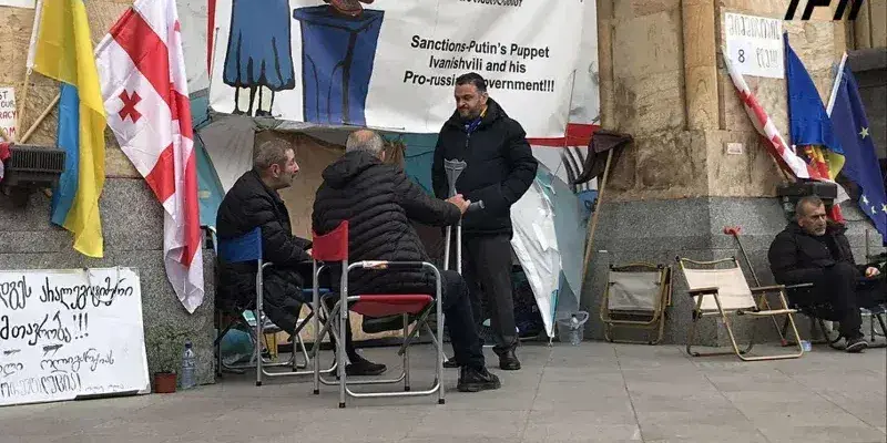 Участники голодовки у парламента Грузии. Ноябрь 2025 г. Фото: IPN