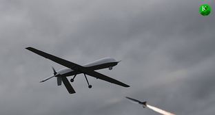 ПВО сбивает БПЛА. Иллюстрация создана «Кавказским узлом» с помощью ИИ в программе Copilot