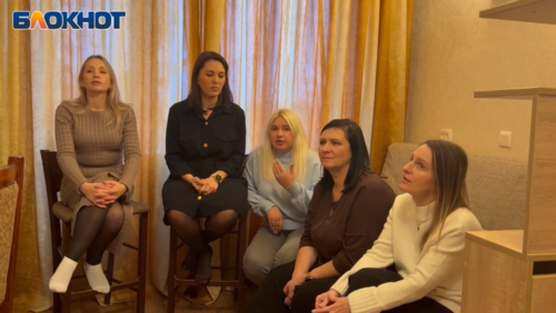 Жительницы Ростовской области объявили голодовку из-за недостроенного жилья строительной компании "Ситистрой". 18 декабря 2025 г. Фото: "Блокнот Ростов-на-Дону"/ https://bloknot-rostov.ru/news/zheny-boytsov-svo-nachali-golodat-v-semnoy-kvartir-1931556 Жительницы Ростовской области объявили голодовку из-за недостроенного жилья строительной компании "Ситистрой". 18 декабря 2025 г. Фото: "Блокнот Ростов-на-Дону"/ https://bloknot-rostov.ru/news/zheny-boytsov-svo-nachali-golodat-v-semnoy-kvartir-1931556