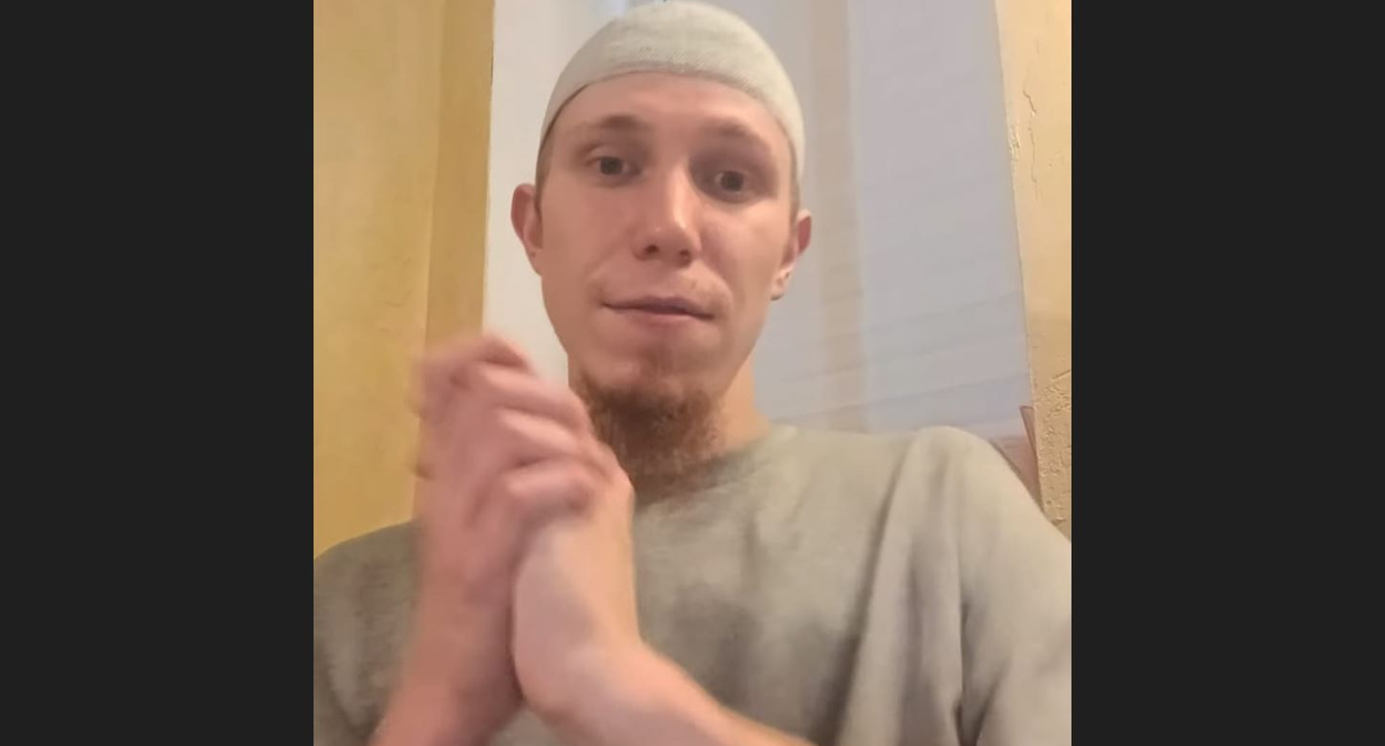 Мансур Гнеев. Скриншот видео https://islamnews.ru/2024/10/17/bloger-mansur-gneev-vyshel-na-svobodu