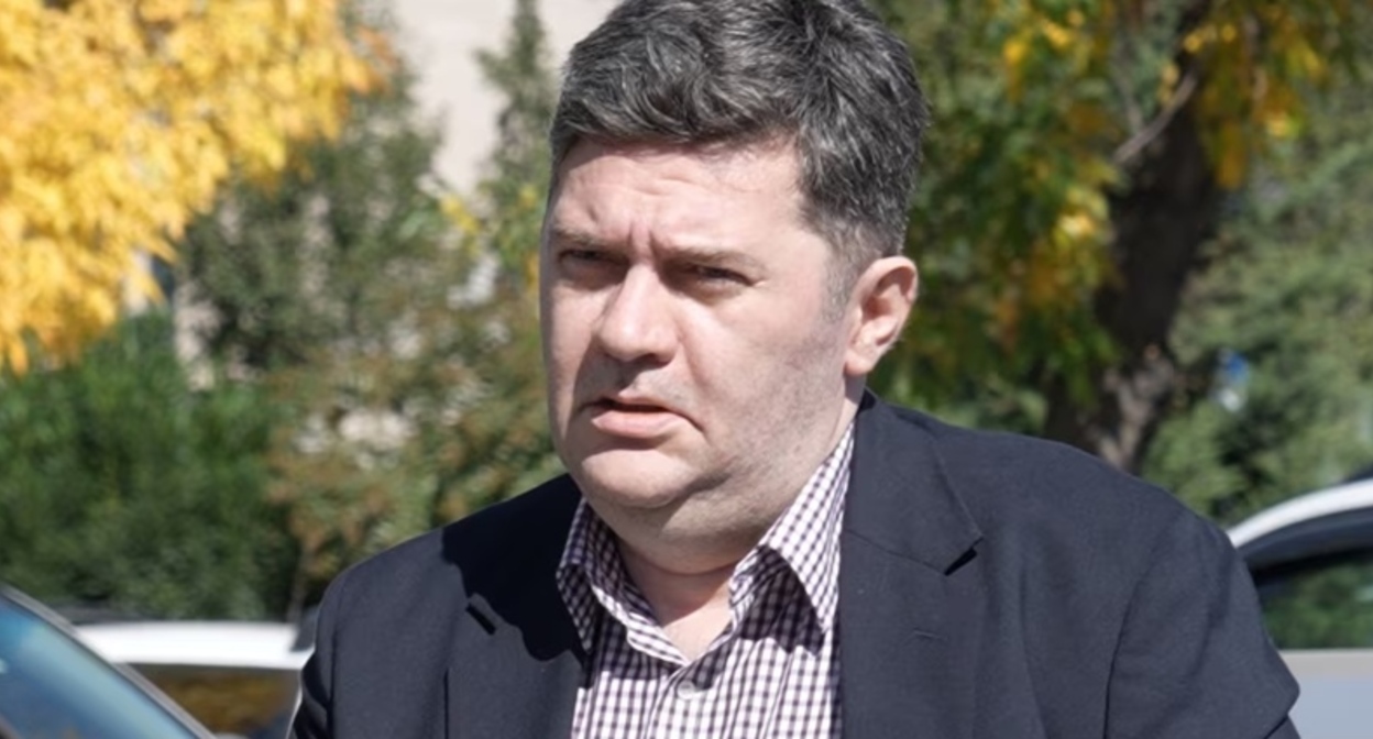 Бачо Ахалая. Фото: Pirveli https://tvpirveli.ge/ka/siaxleebi/politika/118068-bacho-akhalaias-sasamartlom-patimroba-sheuparda