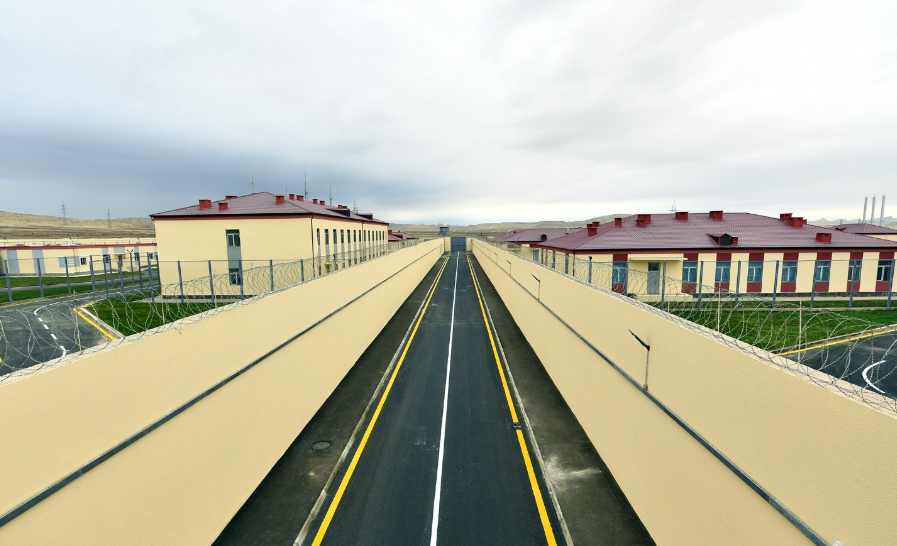 Пенитенциарный комплекс в Умбаки. Скриншот фото 1news.Az от 18.11.23, https://1news.az/news/20231118125943886-V-Azerbaidzhane-otkrylsya-novyi-penitentsiarnyi-kompleks-FOTO