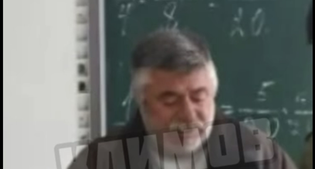 Учитель школы №61 в хуторе Ленина. Фото: Климов / Telegram