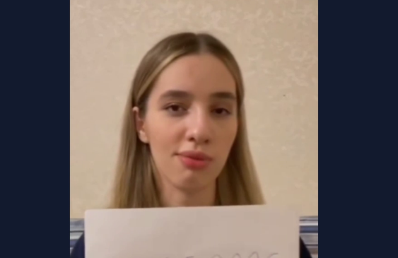 Айна Манькиева. Стоп-кадр видео из Telegram-канала "Кавказ без матери" от 23.05.25, https://t.me/heda_media/1454.