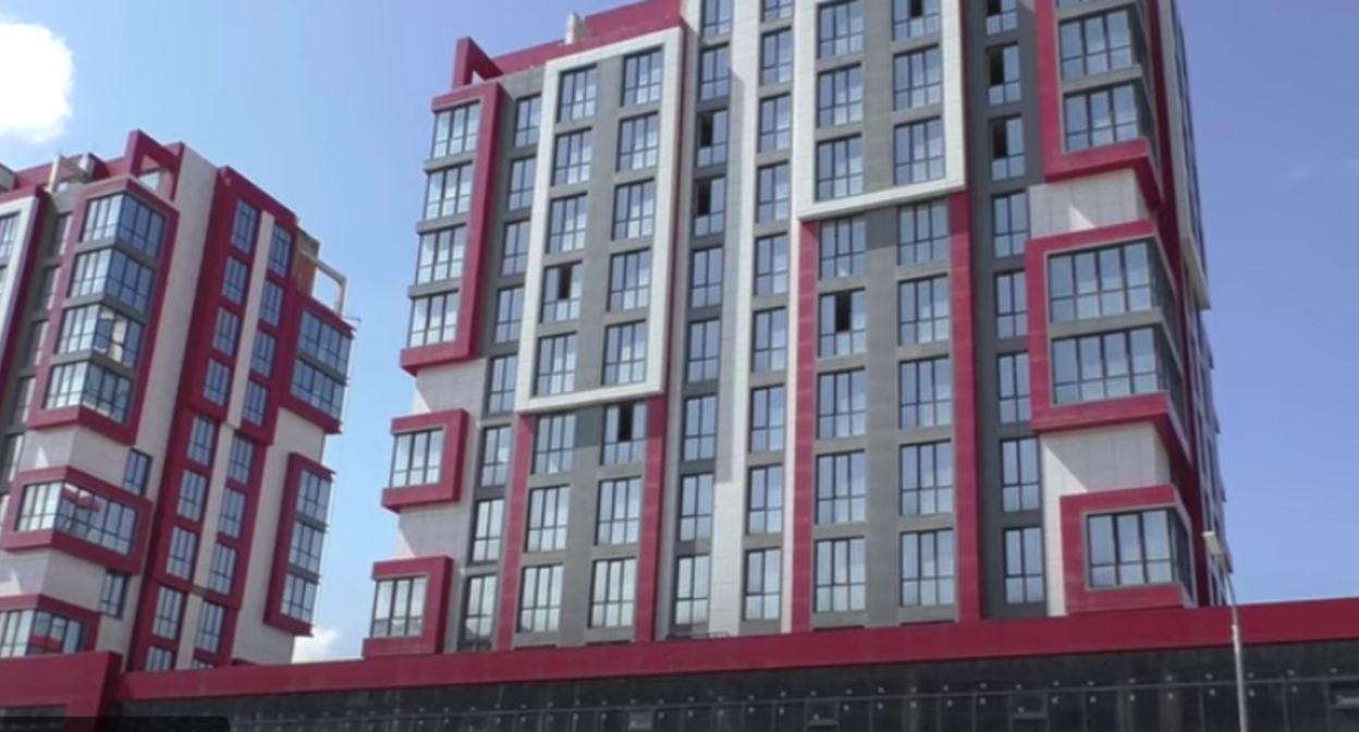 Недостроенный дом в Нальчике. Стоп-кадр видео "Кавказского узла" https://www.youtube.com/watch?v=7SydDFB8Ggo&t=145s.