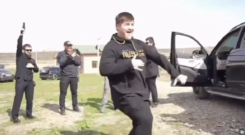 Адам Кадыров танцует лезгинку. Стоп-кадр видео https://www.instagram.com/p/DT7kCrsCFez/ от 25.01.26.