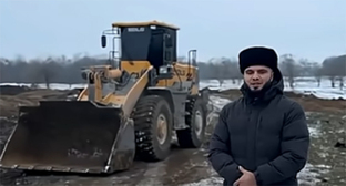 Стихийная свалка в Сунже. 27 января 2026 г. Скриншот видео https://www.youtube.com/watch?app=desktop&v=zAki1vMN9EQ