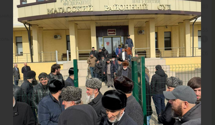 Обстановка у здания суда. Скриншот фото "Фортанги" от 18.02.26, https://t.me/fortangaorg/21474?single