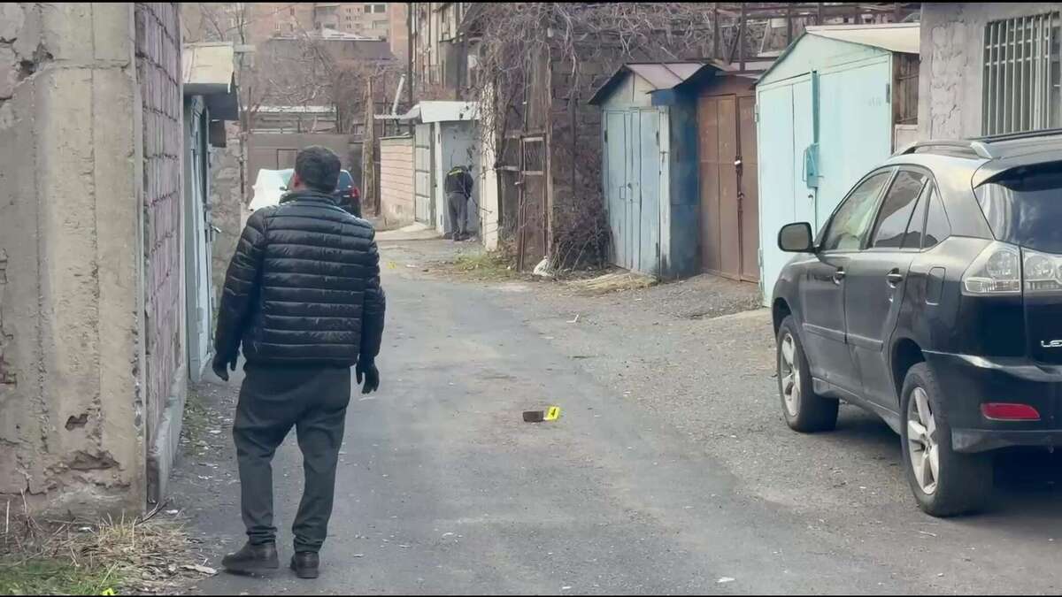 На месте перестрелки в ереванском районе Ачапняк. Февраль 2026 г. Фото: https://www.golosarmenii.am