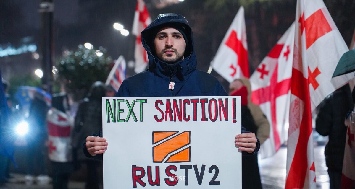 Участник акции протеста на Руставели, 26 февраля 2026 года. Фото: Mo Se / Facebook