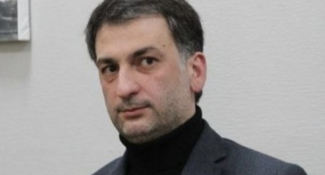 Алхас Гургулия. Фото с сайта Сухумского горсуда https://sgs.vs-ra.org/novosti/item/86-alkhasa-gurguliya-zaklyuchen-pod-strazhu