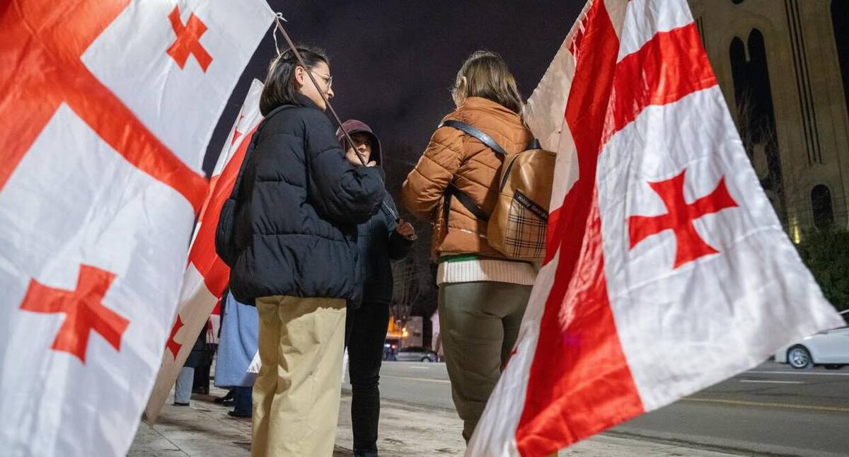 Протестующие на проспекте Руставели. 2 марта 2026 года. Фото: Nino Kikvadze / Publika