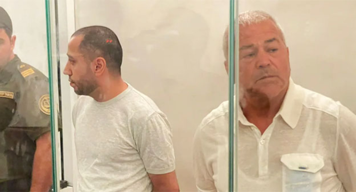 Таги Ибрагимов и Тогрул Рзаев. Фото: Report https://report.az/ru/proisshestviya/nachalsya-sud-nad-obvinyaemymiv-gibeli-10-chelovek-pri-vzryve-v-binagadinskom-rajone-baku#gallery_d8f17bb2d44f84d764275b896e35de21-1