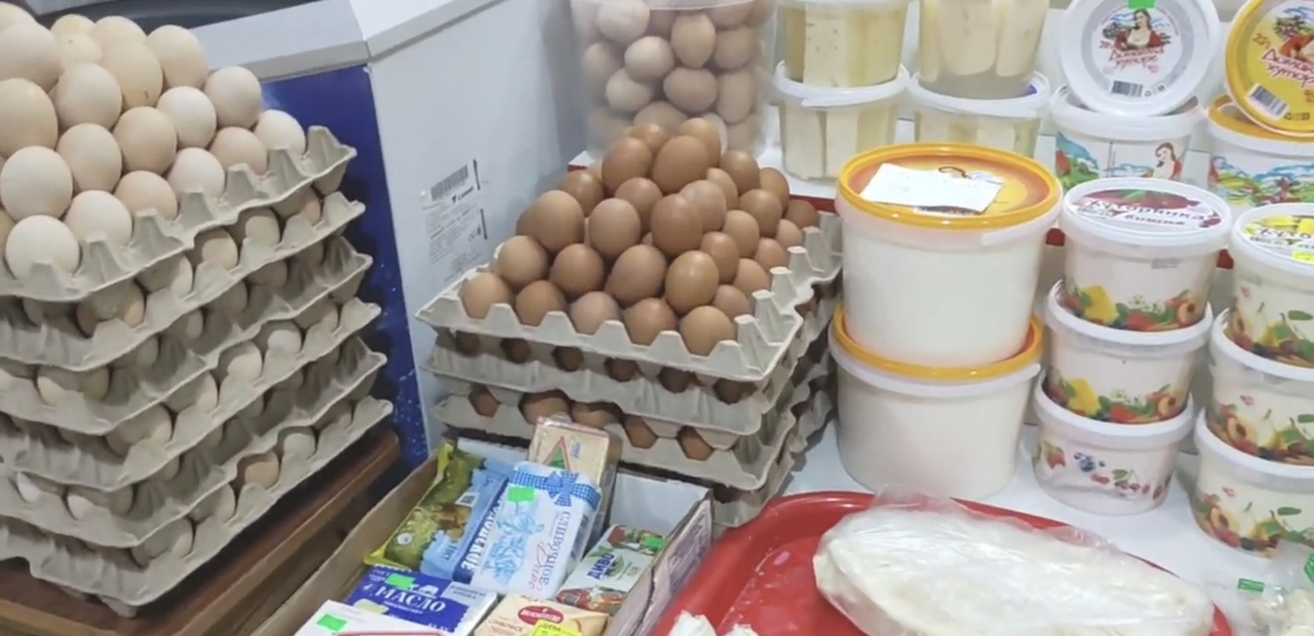 Продукты на Центральном рынке в Нальчике. Кадр видео 
Путешественники из Поволжья / YouTube