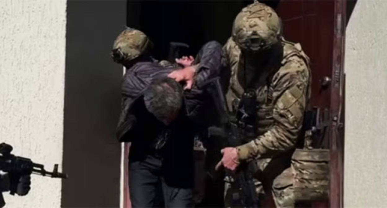 Задержание гражданина Грузии Эмзара Багишвили. Фото: https://newshub.ge/ru/news/incidents/v-okkupirovannoi-abxazii-zaderzan-grazdanin-gruzii-po-podozreniyu-v-spionaze