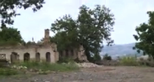 Разрушенный памятник архитектуры в Шуше. Скриншот видео https://www.youtube.com/watch?v=MGO-17BKToM