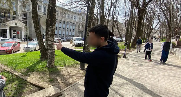 Сотрудник кофейни в Ставрополе. Фото: УФСБ России Сотрудник кофейни в Ставрополе. Фото: УФСБ России