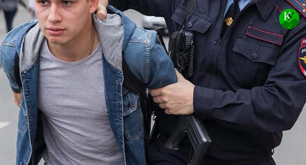 Сотрудник полиции задерживает подростка. Иллюстрация создана "Кавказским узлом" при помощи ИИ в программе Copilot