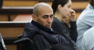 Афган Садыгов в ноябре 2024 года, во время голодовки. Фото: "Интерпрессньюс" https://www.interpressnews.ge/ru/article/174190-mvd-gruzii-afganu-sadygovu-naznachena-vyplata-shtrafa-v-razmere-2000-lari-vydvorenie-iz-gruzii-i-zapret-na-vezd-v-stranu-srokom-na-3-goda