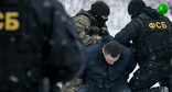 Сотрудники ФСБ во время задержания. Иллюстрация создана "Кавказским узлом" с помощью ИИ в программе Copilot