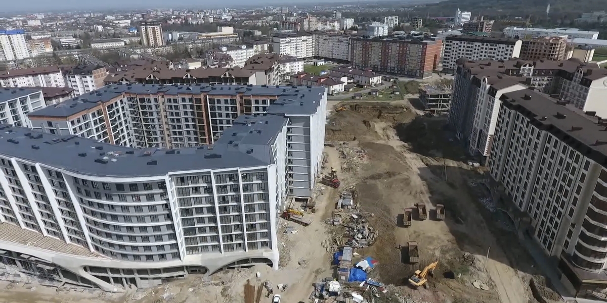 Новостройки в Нальчике. Кадр видео Александр Кравцов-Нальчик (Кабардино-Балкария) на YouTube Новостройки в Нальчике. Кадр видео Александр Кравцов-Нальчик (Кабардино-Балкария) на YouTube