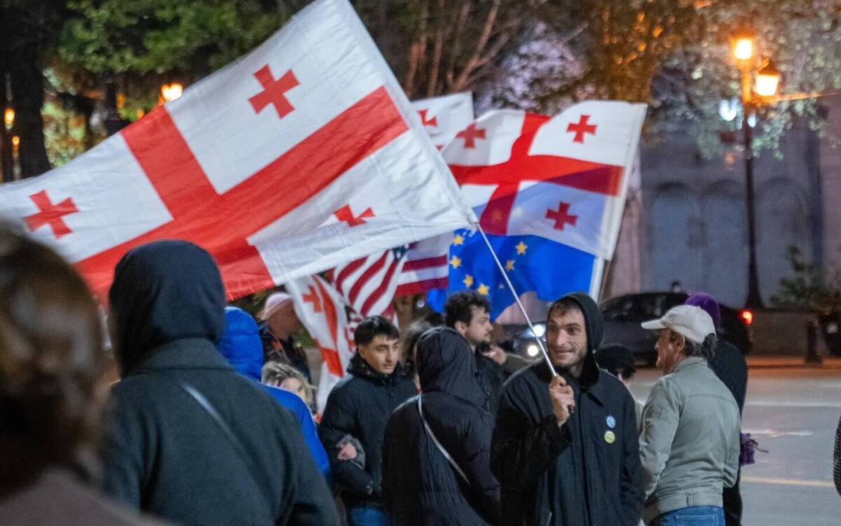 Демонстранты на проспекте Руставели. Фото: Nino Kikvadze / Publika