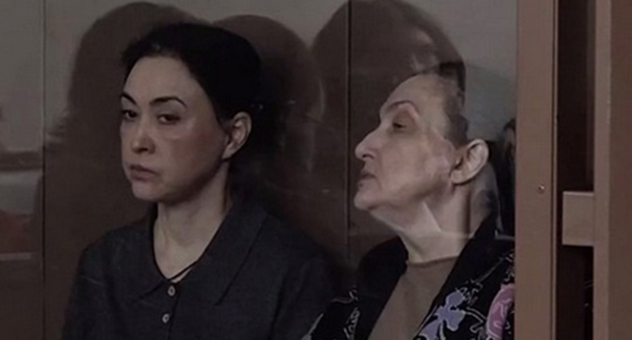 Елена Золотарева (справа) в зале суда. Фото: Краснодарский краевой суд