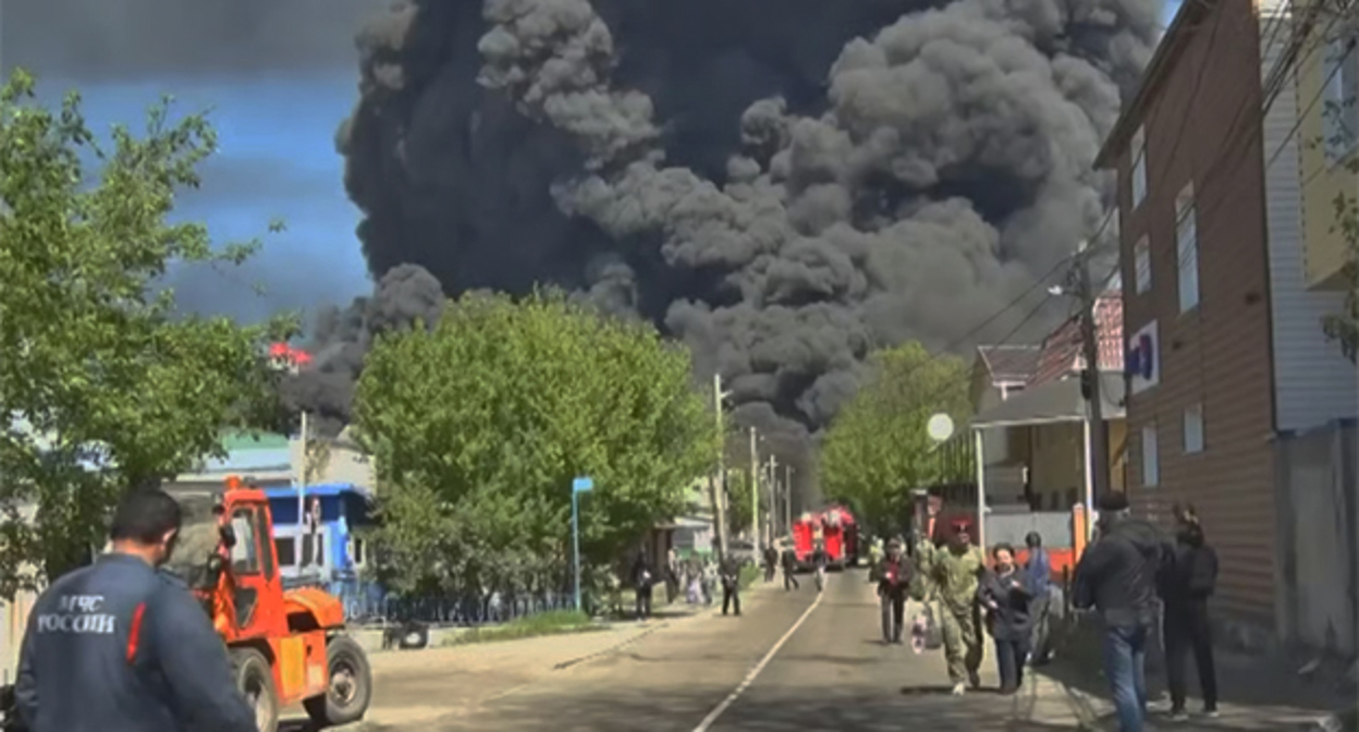Дым от пожара после атаки беспилотников в Туапсе. Фото: пресс-служба Губернатора Краснодарского края
