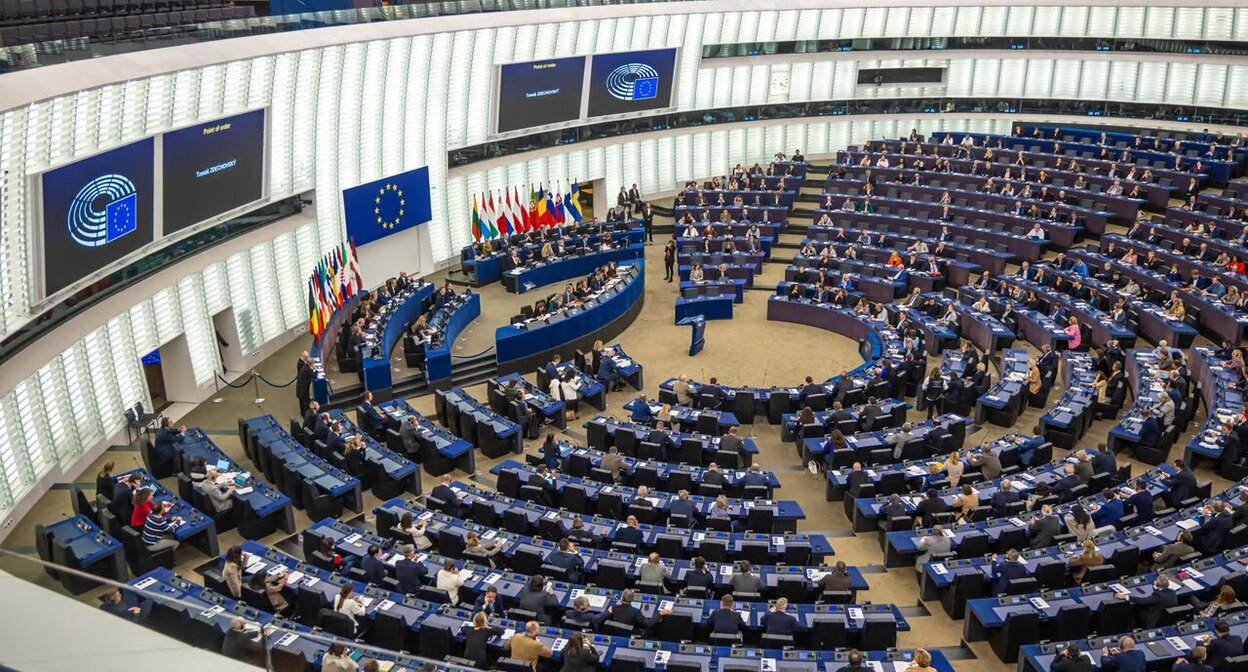Кадр Европарламент отозвал аккредитацию у трех грузинских телеканалов. Фото: Publika.ge / https://publika.ge/ra-weria-saqartvelos-shesakheb-evroparlamentis-25-punqtian-rezoluciashi/ Кадр Европарламент отозвал аккредитацию у трех грузинских телеканалов. Фото: Publika.ge / https://publika.ge/ra-weria-saqartvelos-shesakheb-evroparlamentis-25-punqtian-rezoluciashi/