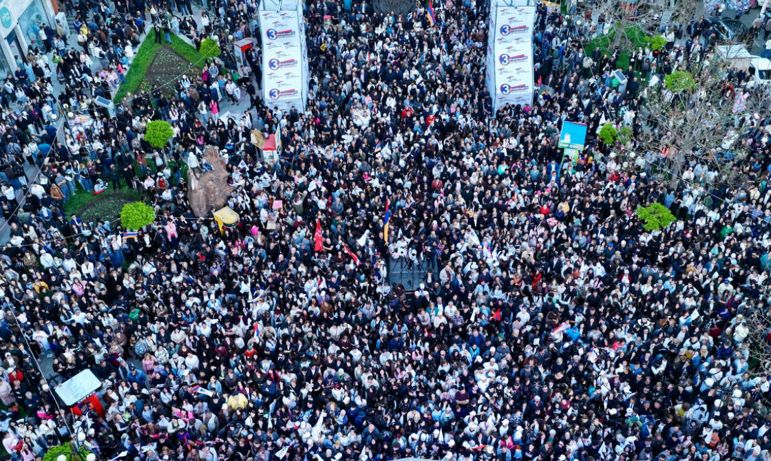 Участники митинга "Сильной Армении" в Ванадзоре. Скриншот фото из Facebook* Самвела Карапетяна https://www.facebook.com/photo?fbid=122178583442928913&set=a.122095132658928913 Участники митинга "Сильной Армении" в Ванадзоре. Скриншот фото из Facebook* Самвела Карапетяна https://www.facebook.com/photo?fbid=122178583442928913&set=a.122095132658928913