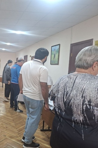 Люди на участке № 31/06. Гюмри, 7 июня 2026 года. Фото Романа Кужева для "Кавказского узла". Люди на участке № 31/06. Гюмри, 7 июня 2026 года. Фото Романа Кужева для "Кавказского узла".