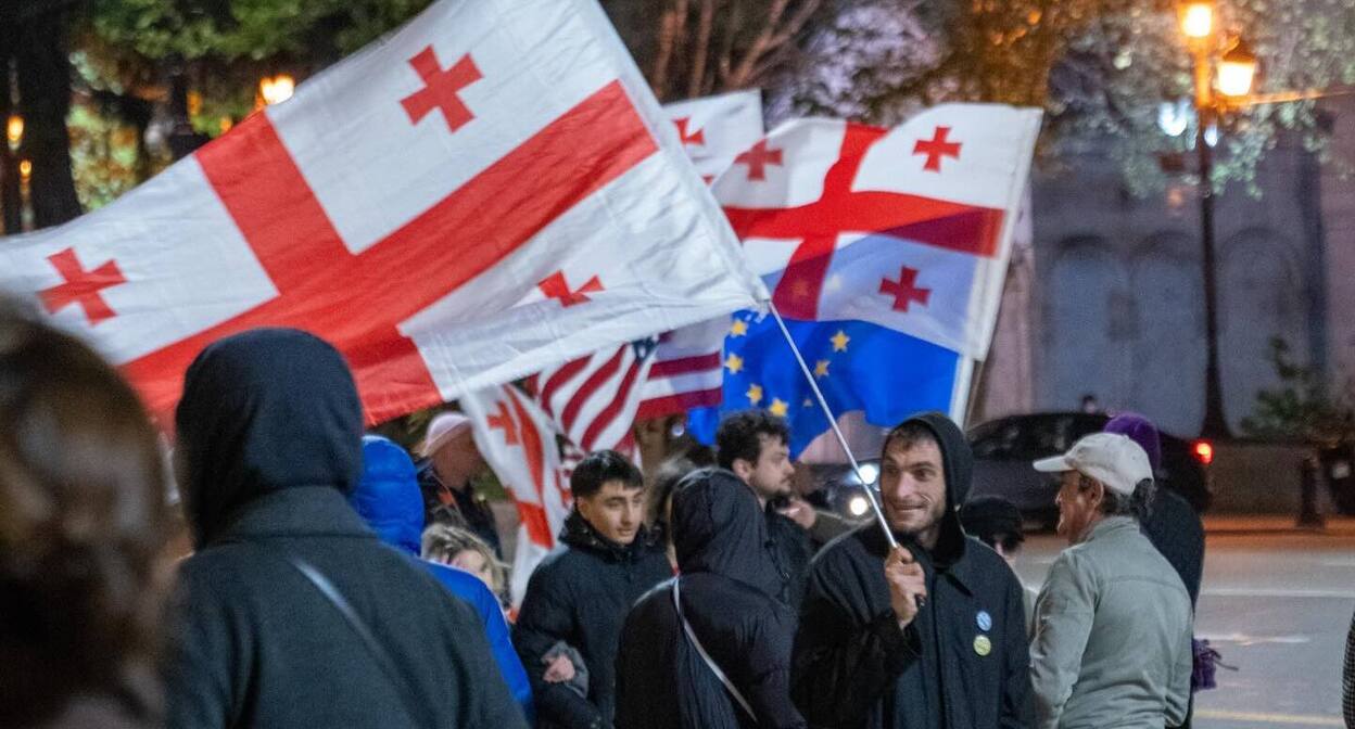 Демонстранты на проспекте Руставели. Фото: Nino Kikvadze / Publika Демонстранты на проспекте Руставели. Фото: Nino Kikvadze / Publika