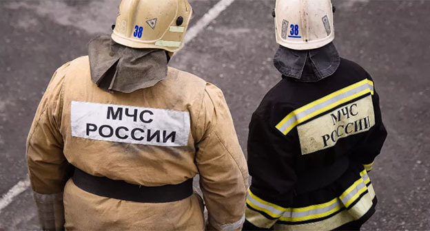 Сотрудники МЧС. Фото Елены Синеок, Юга.ру Сотрудники МЧС. Фото Елены Синеок, Юга.ру