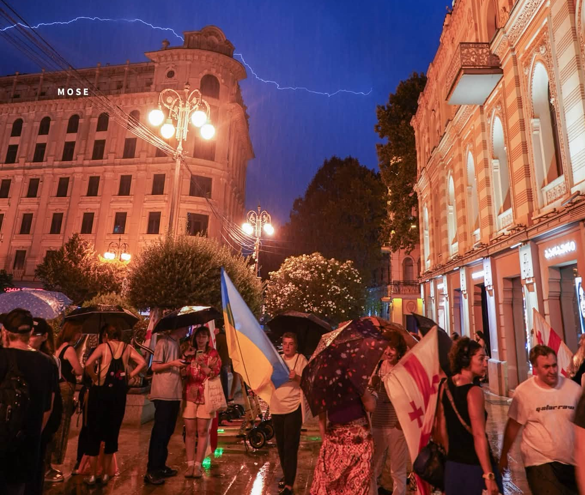 Участники непрерывных протсестов в 637-й день в Тбилиси. Фото: MO SE / Facebook (деятельность компании Meta, владеющей соцсетью, запрещена в России) Участники непрерывных протсестов в 637-й день в Тбилиси. Фото: MO SE / Facebook (деятельность компании Meta, владеющей соцсетью, запрещена в России)