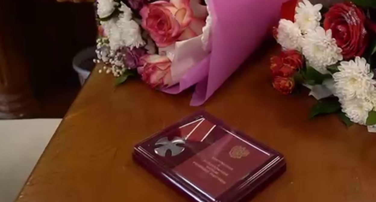 Орден Ирамазана Рабазанова. Стоп-кад видео из Telegram-канала администрации Каякентского района от 03.09.26, https://t.me/kayakentrayon/29731 Орден Ирамазана Рабазанова. Стоп-кад видео из Telegram-канала администрации Каякентского района от 03.09.26, https://t.me/kayakentrayon/29731