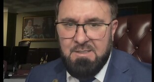 Мансур Солтаев. Кадр видео в Telegram https://t.me/chechombudsman/4718