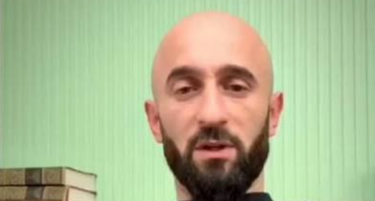 Гарри Цвижба. Скриншот фото "Аиашара" от 04.10.26, https://t.me/aiasharaabh/11629. Гарри Цвижба. Скриншот фото "Аиашара" от 04.10.26, https://t.me/aiasharaabh/11629.