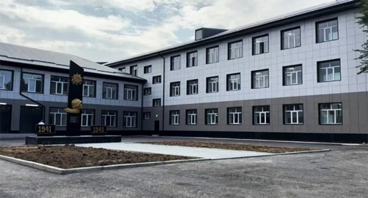 Школа в Аксае. Фото: пресс-служба администрации Хасавюртовского района Школа в Аксае. Фото: пресс-служба администрации Хасавюртовского района